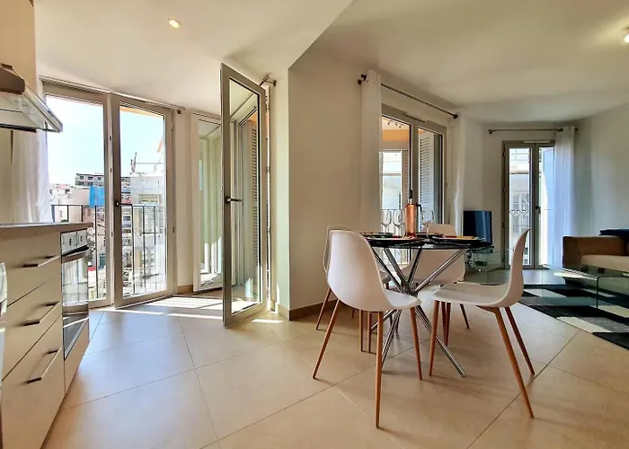 Апартаменты Le Marenda - Au Coeur D'antibes *